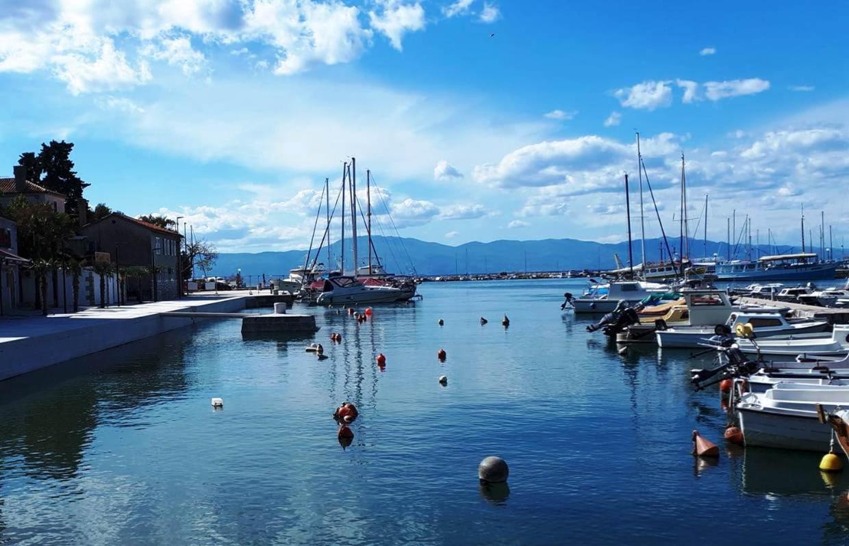 Apartments Ljuba I Mare Malinska Luaran gambar